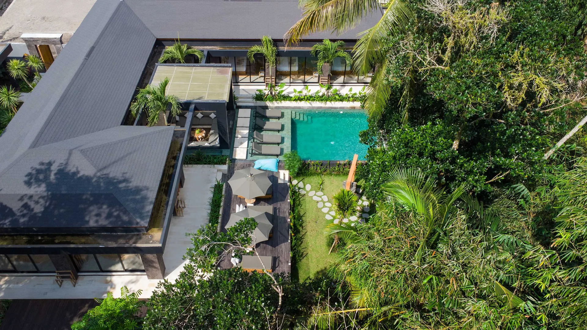 6 BR Tropical-Modern Jungle Retreat Ubud — 6BR Villa Rental in Ubud — image 7