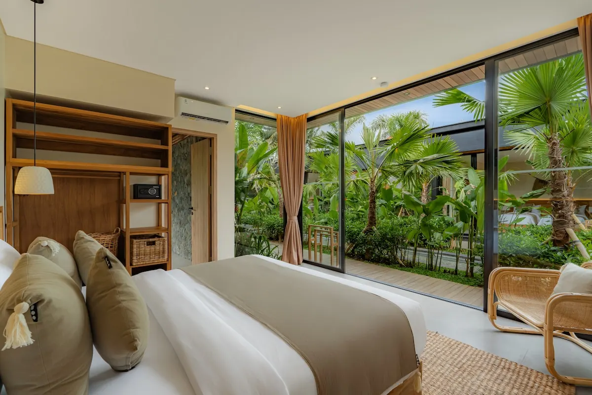 5 BR Tropical-Modern Glass Villa Ubud — 5BR Villa Rental in Ubud — image 11