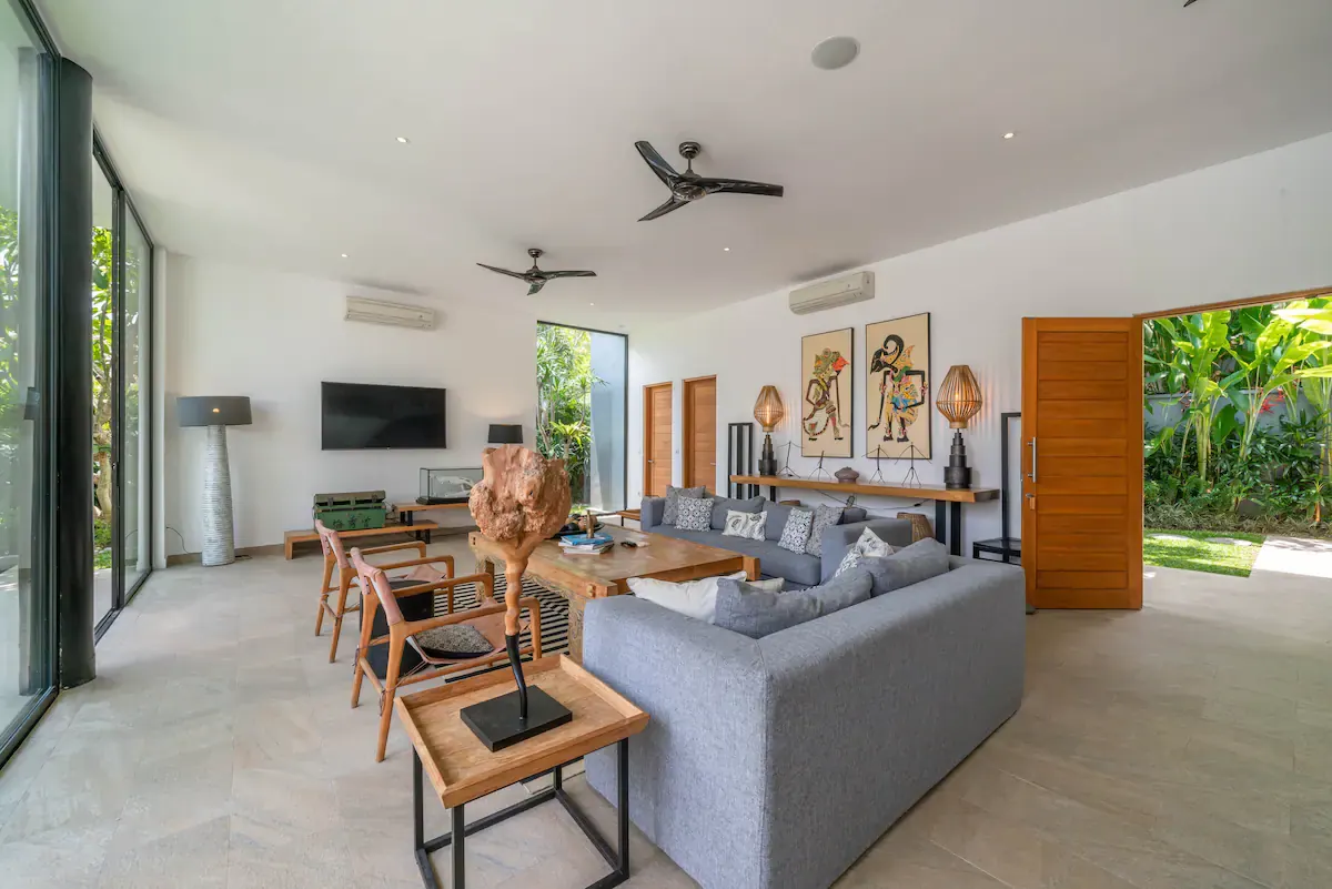 4 BR Walk-to-Beach Modern Villa Canggu — 4BR Villa Rental in Canggu — image 2