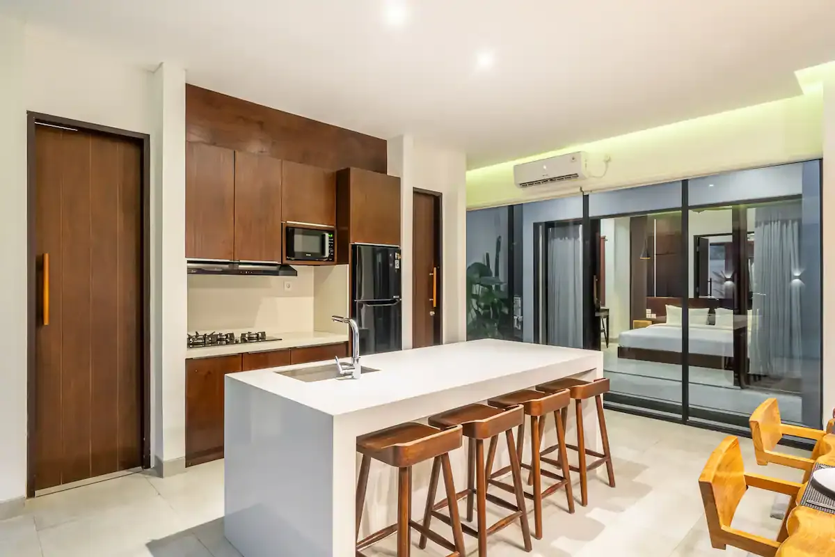 3 BR Walk-to-Beach Tropical-Modern Villa Canggu — 3BR Villa Rental in Canggu — image 12