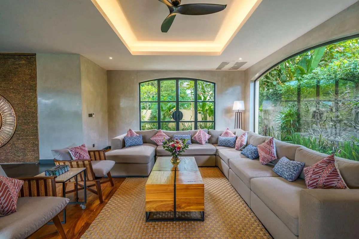 8 BR Colonial Cinema Estate Canggu — 8BR Estate Rental in Pererenan — image 11