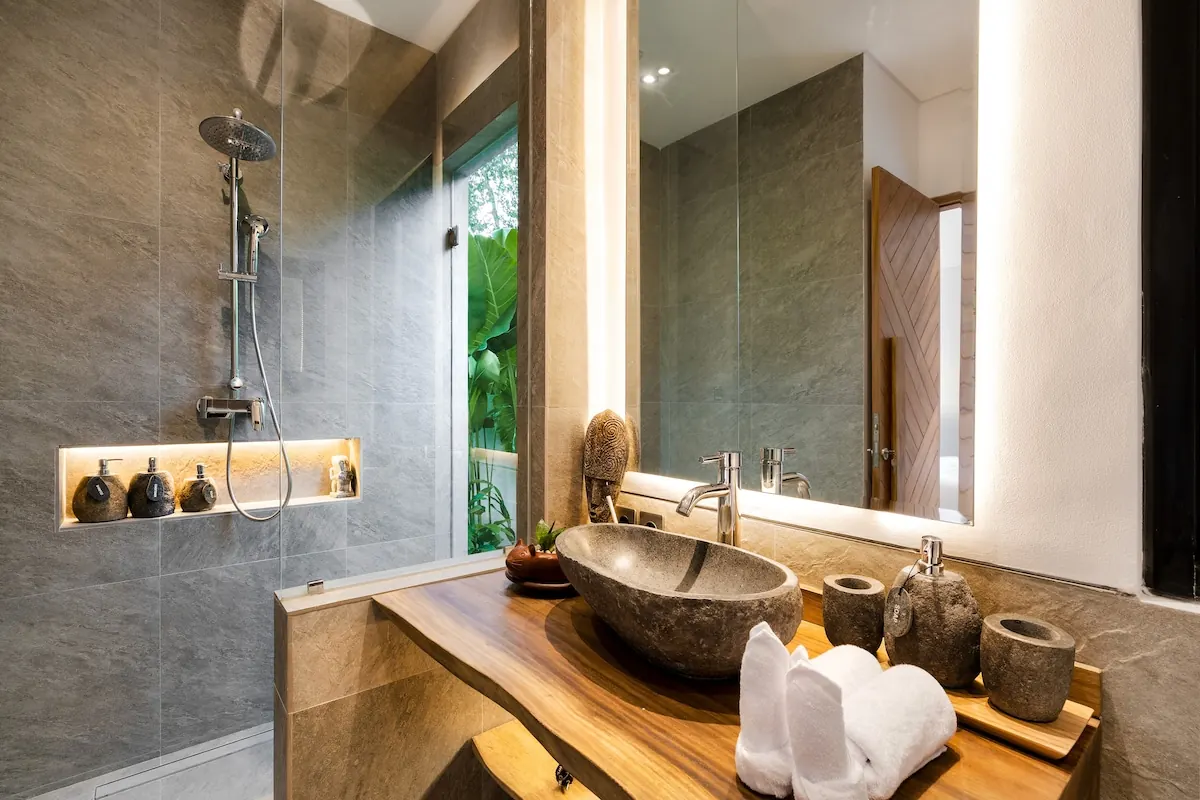8 BR Tropical-Modern Courtyard Estate Ubud — 8BR Estate Rental in Ubud — image 6