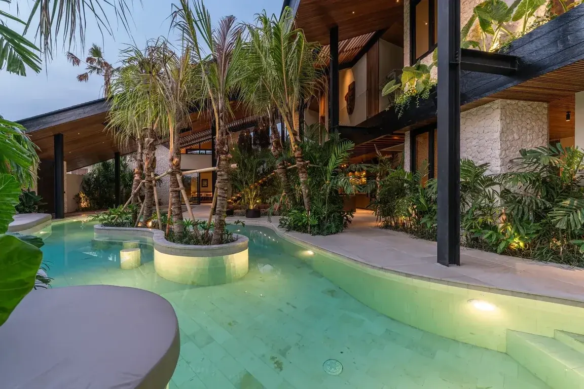 6 BR Modern Cinema Villa Canggu — 6BR Villa Rental in Canggu — image 5
