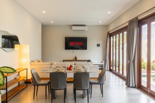 2BR Chic Berawa Villa | Pool & Bathtub, Near Cafés in Canggu, Bali — image 2