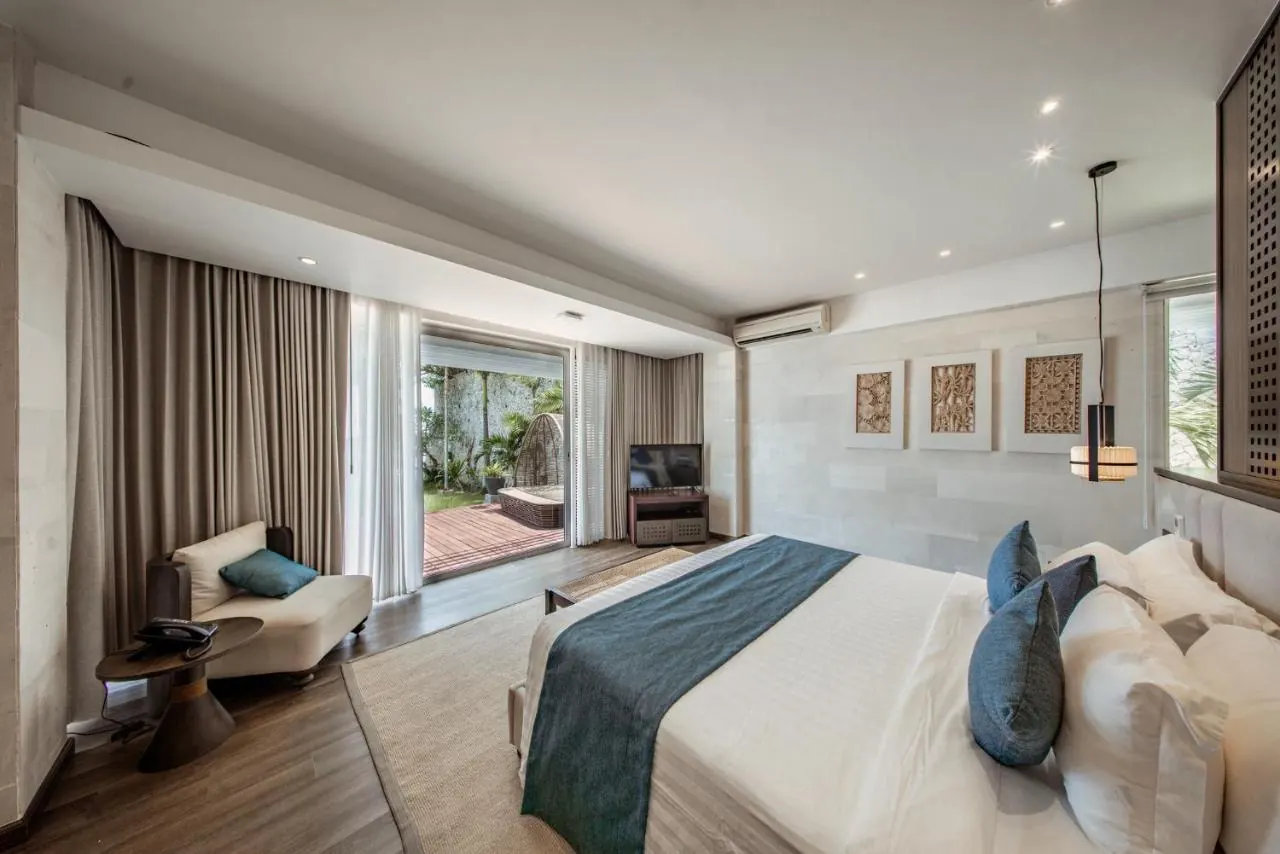 6 BR Sea-View Infinity-Pool Villa Uluwatu — 6BR Villa Rental in Uluwatu — image 10
