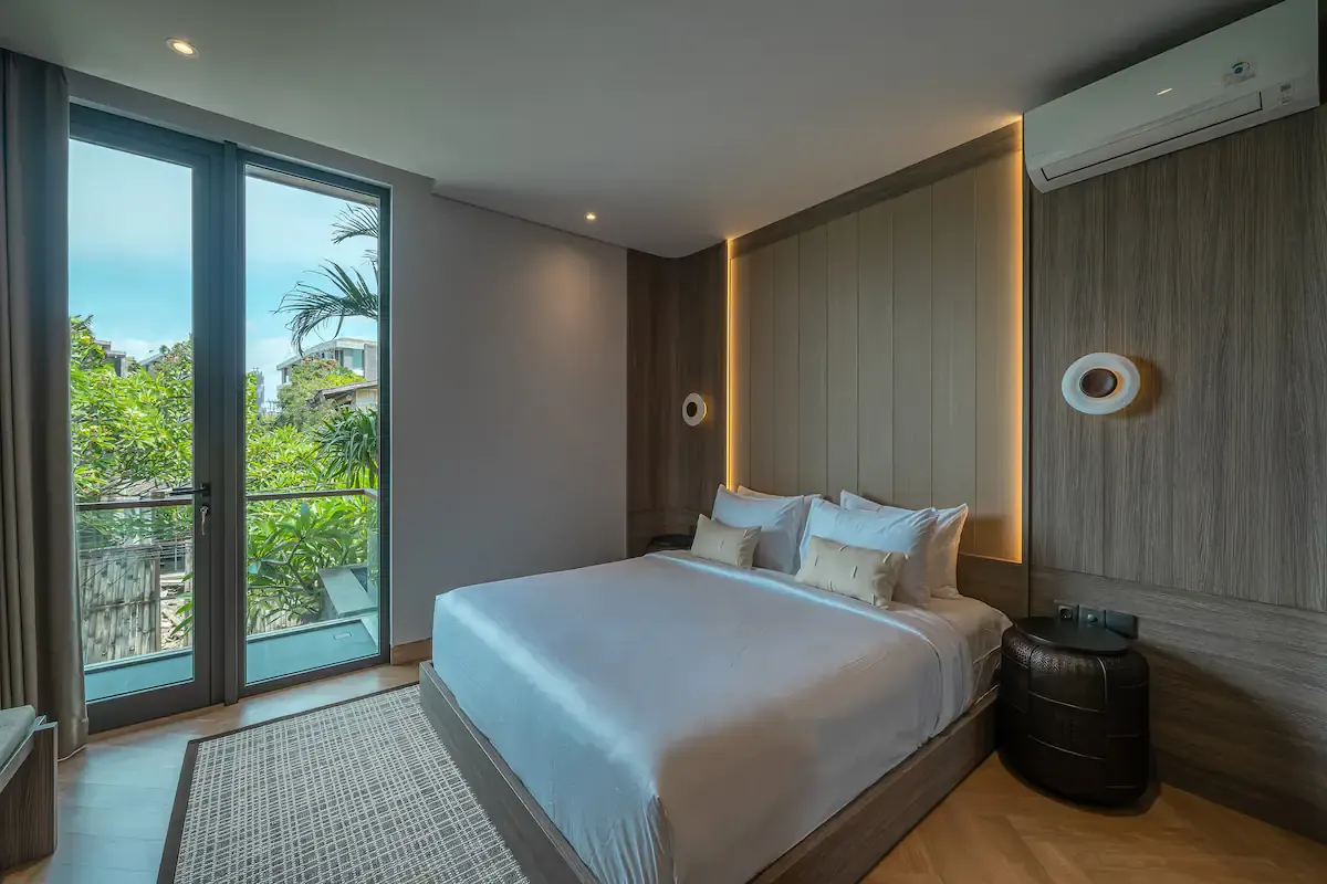 8 BR Tropical-Modern Group Estate Canggu — 8BR Estate Rental in Canggu — image 12