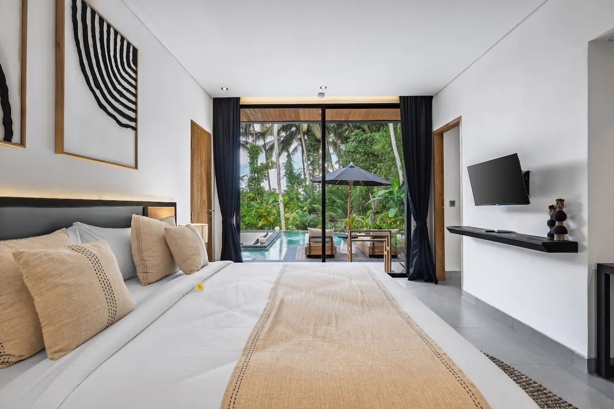 9 BR Jungle Tropical-Modern Estate Ubud — 9BR Estate Rental in Ubud — image 10