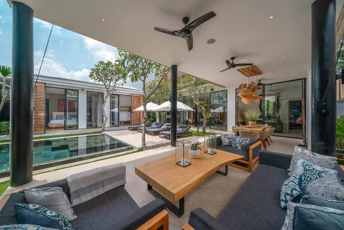 4 BR Walk-to-Beach Modern Villa Canggu — 4BR Villa Rental in Canggu — image 11