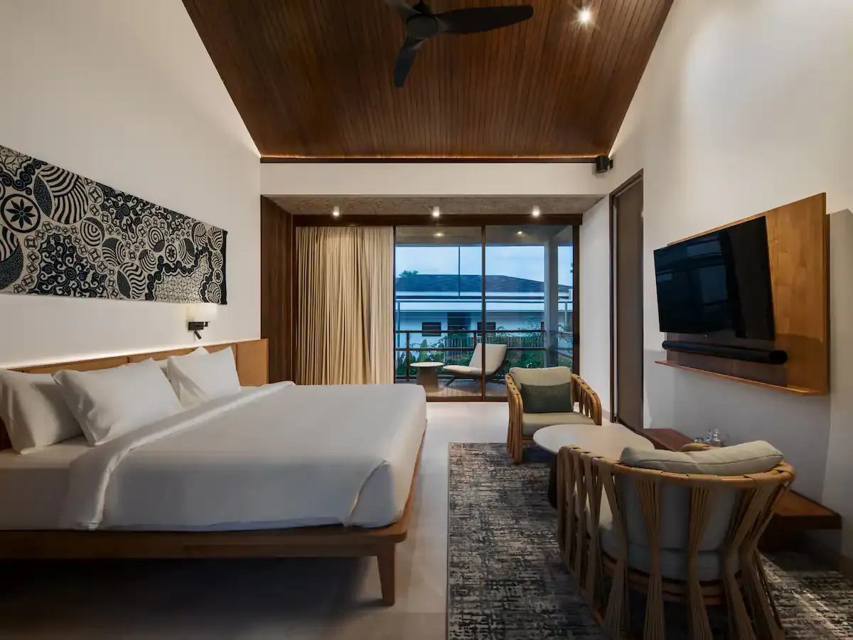 6 BR Walk-to-Beach Modern Villa Canggu — 6BR Villa Rental in Canggu — image 14