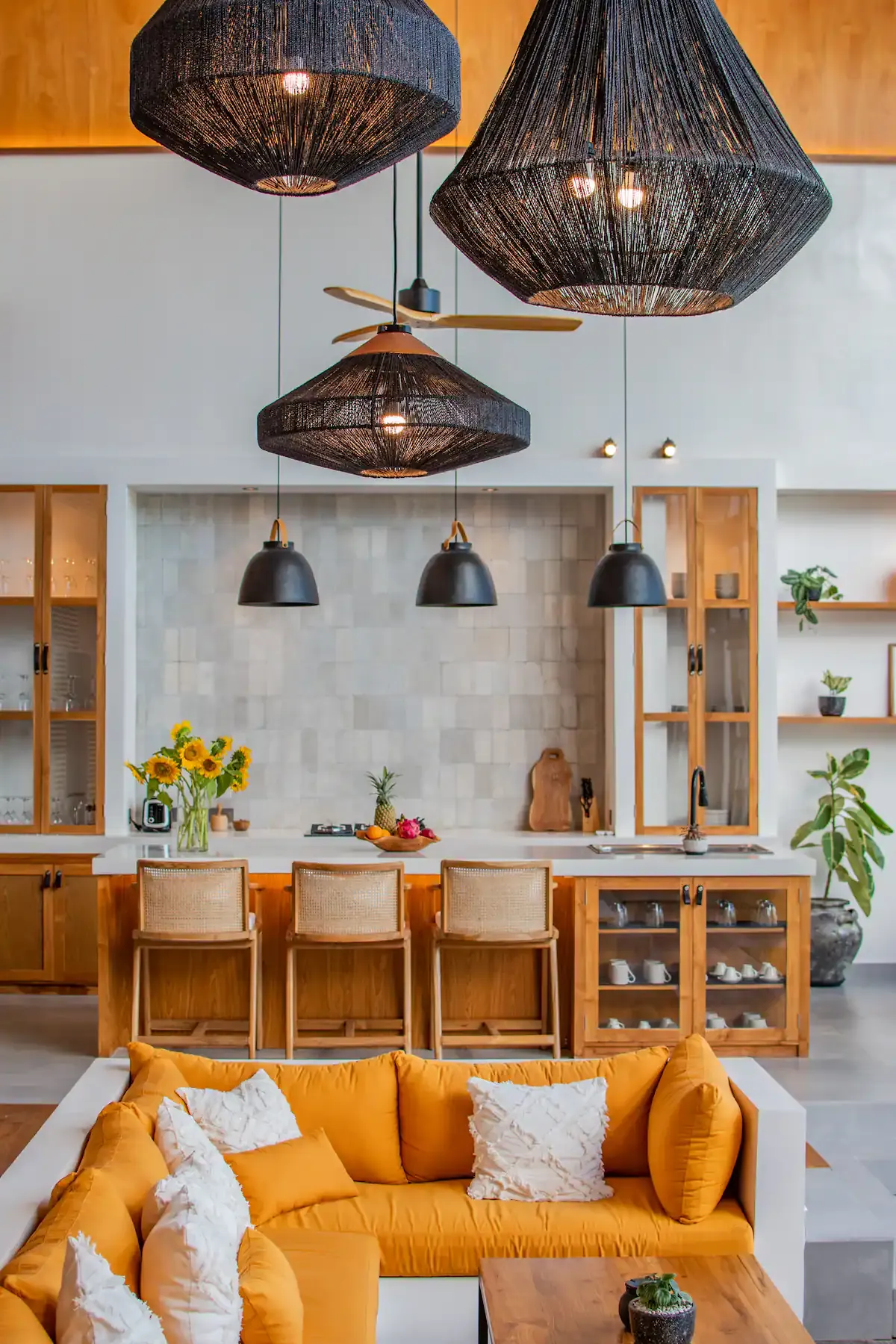 4 BR Walk-to-Beach Family Villa Canggu — 4BR Villa Rental in Canggu — image 8