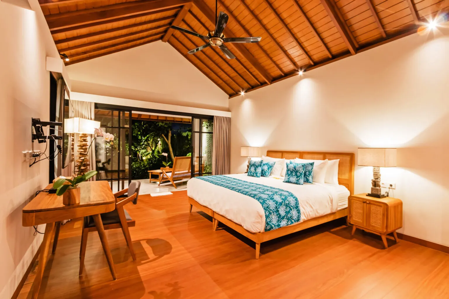 6 BR Architect-Designed Tropical Garden Villa Canggu — 6BR Villa Rental in Canggu — image 9