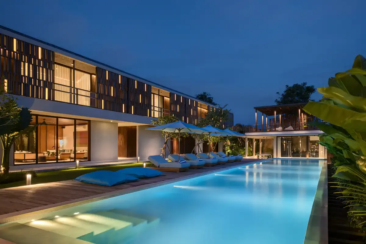 6 BR Walk-to-Beach Modern Villa Canggu — 6BR Villa Rental in Canggu — image 9