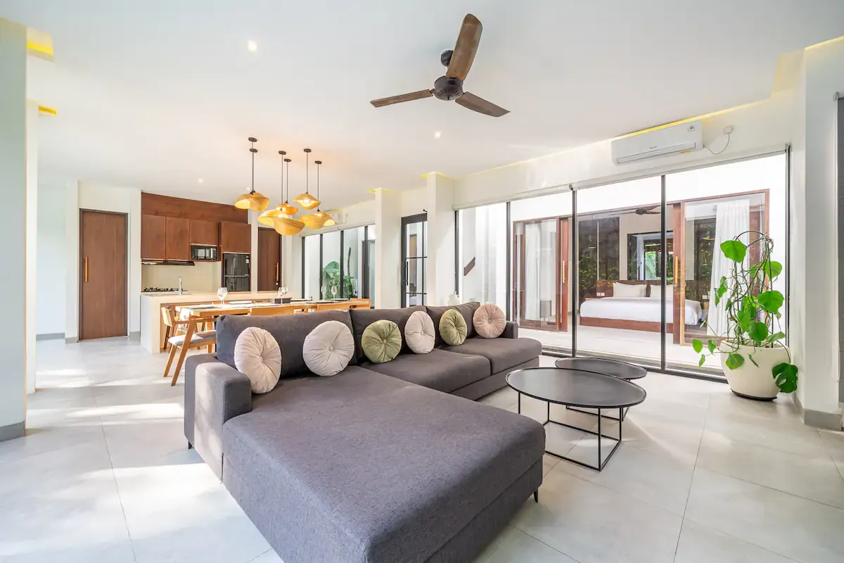 3 BR Walk-to-Beach Tropical-Modern Villa Canggu — 3BR Villa Rental in Canggu — image 6