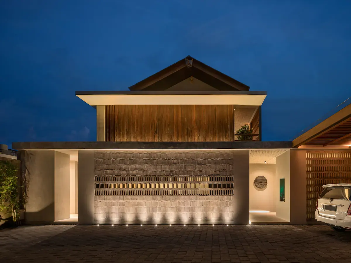 6 BR Walk-to-Beach Modern Villa Canggu — 6BR Villa Rental in Canggu — image 1