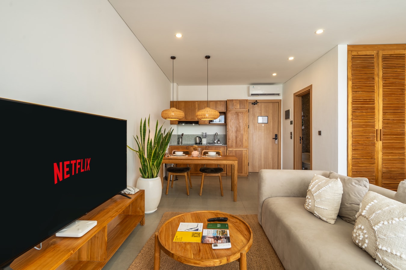 SB 203 - 1BR Pool Suite, Near Batu Belig Beach - Canggu, Bali — image 5