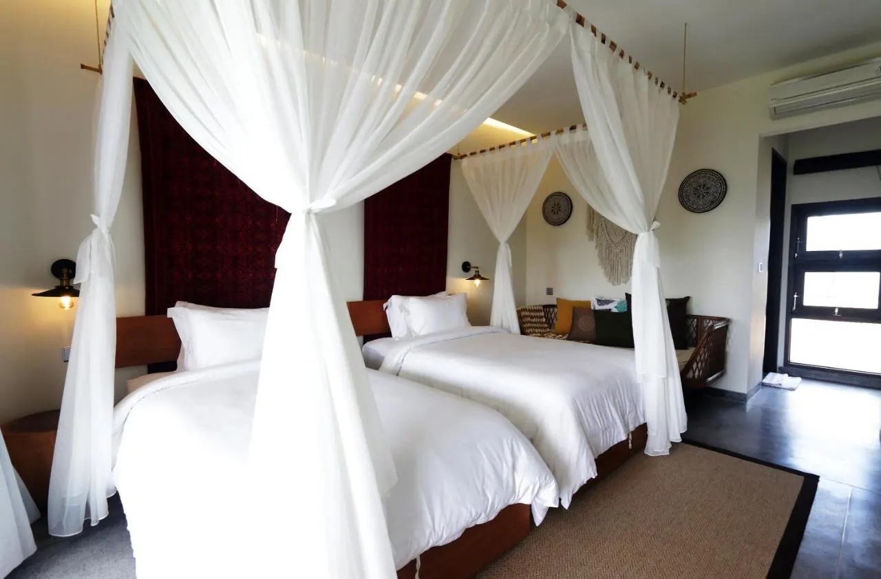 7 BR Tropical Garden Pool Villa Canggu — 7BR Villa Rental in Canggu — image 15