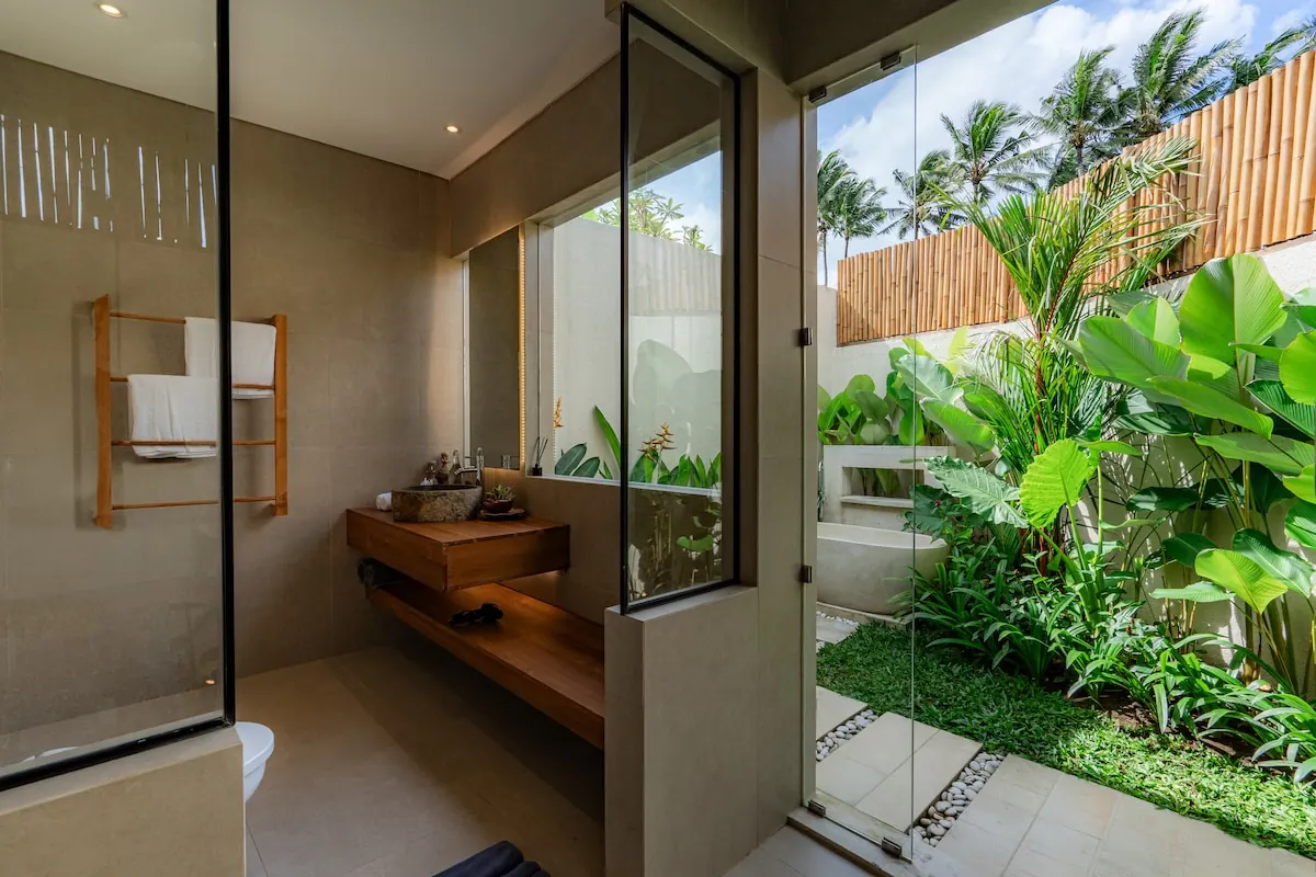 4 BR Courtyard Pool Retreat Ubud — 4BR Villa Rental in Ubud — image 16