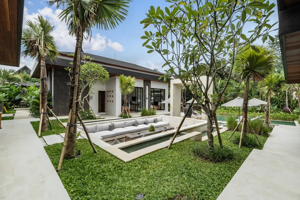 6 BR Tropical-Modern Courtyard Villa Ubud — 6BR Villa Rental in Ubud — image 5