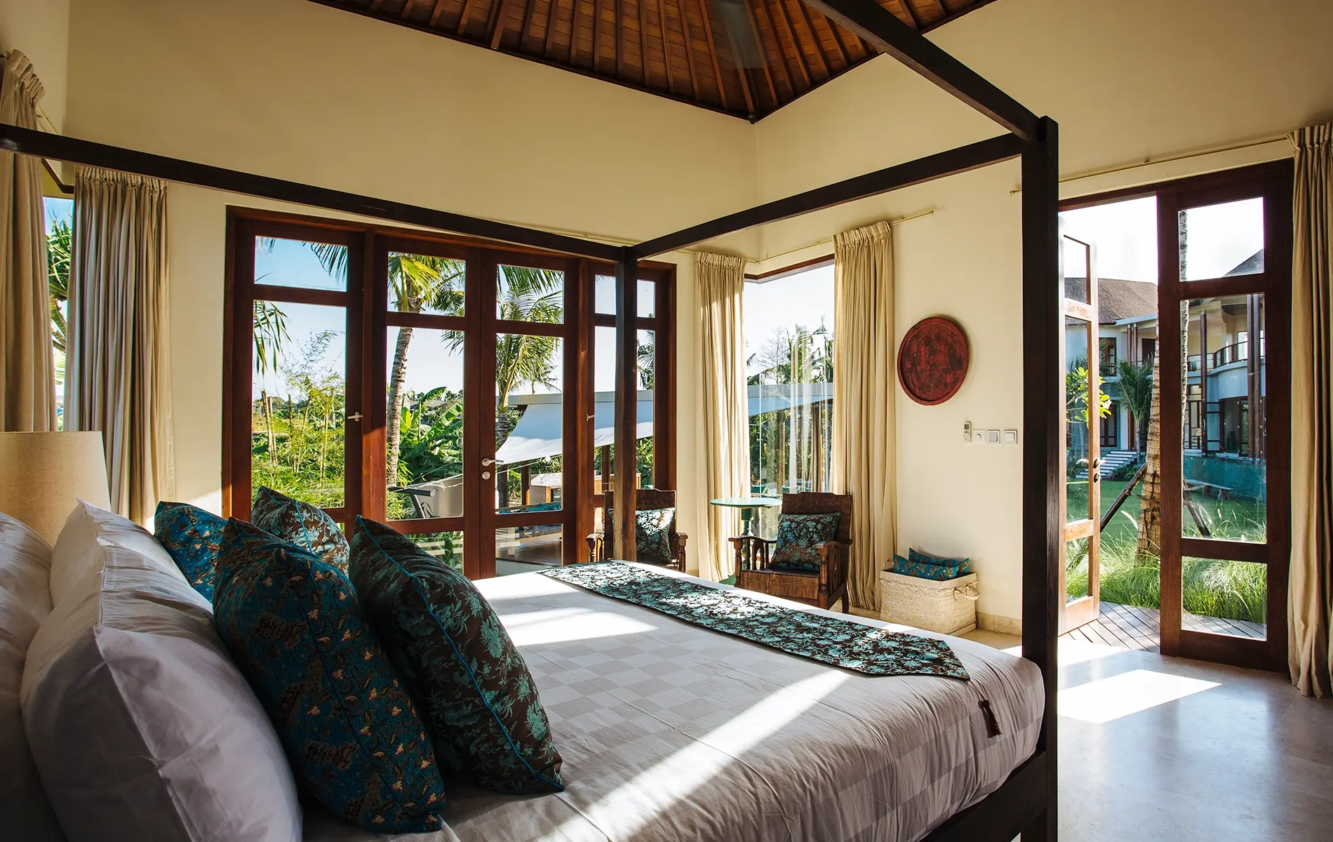 5 BR Tropical-Modern Garden Villa Seminyak — 5BR Villa Rental in Seminyak — image 11