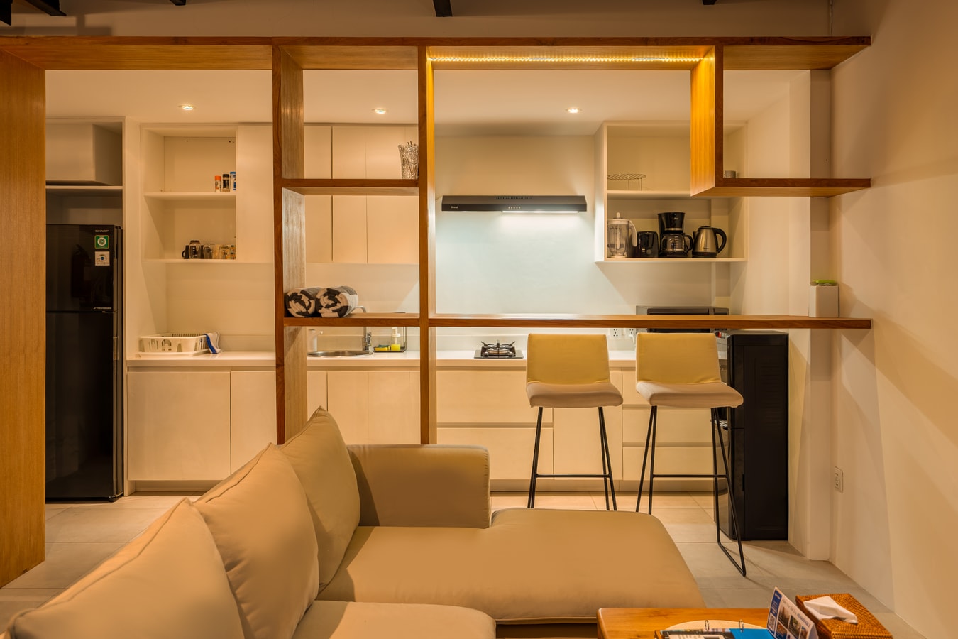 Stylish 1BR Apartment in Canggu | Balcony & Pool Access - Canggu, Bali — image 17