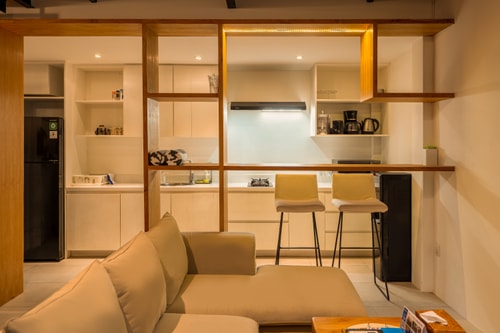 Stylish 1BR Apartment in Canggu | Balcony & Pool Access - Canggu, Bali — image 16