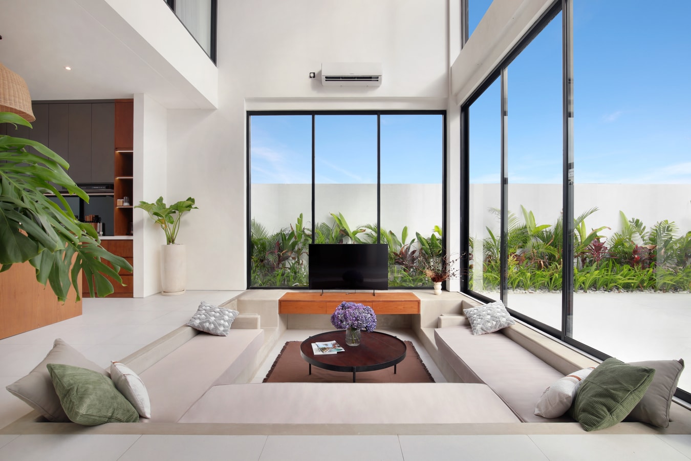 Canggu 3BR Oceanview Villa, Private Pool & Rooftop in Pererenan, Bali — image 5