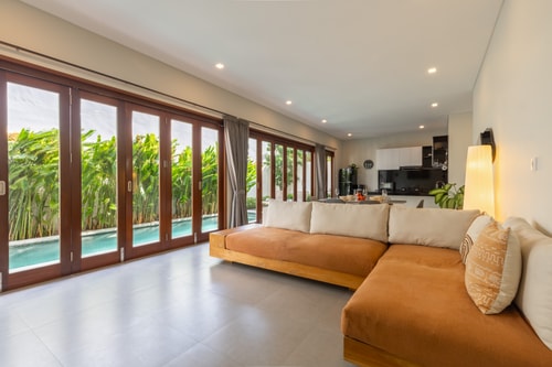 2BR Chic Berawa Villa | Pool & Bathtub, Near Cafés in Canggu, Bali — image 6