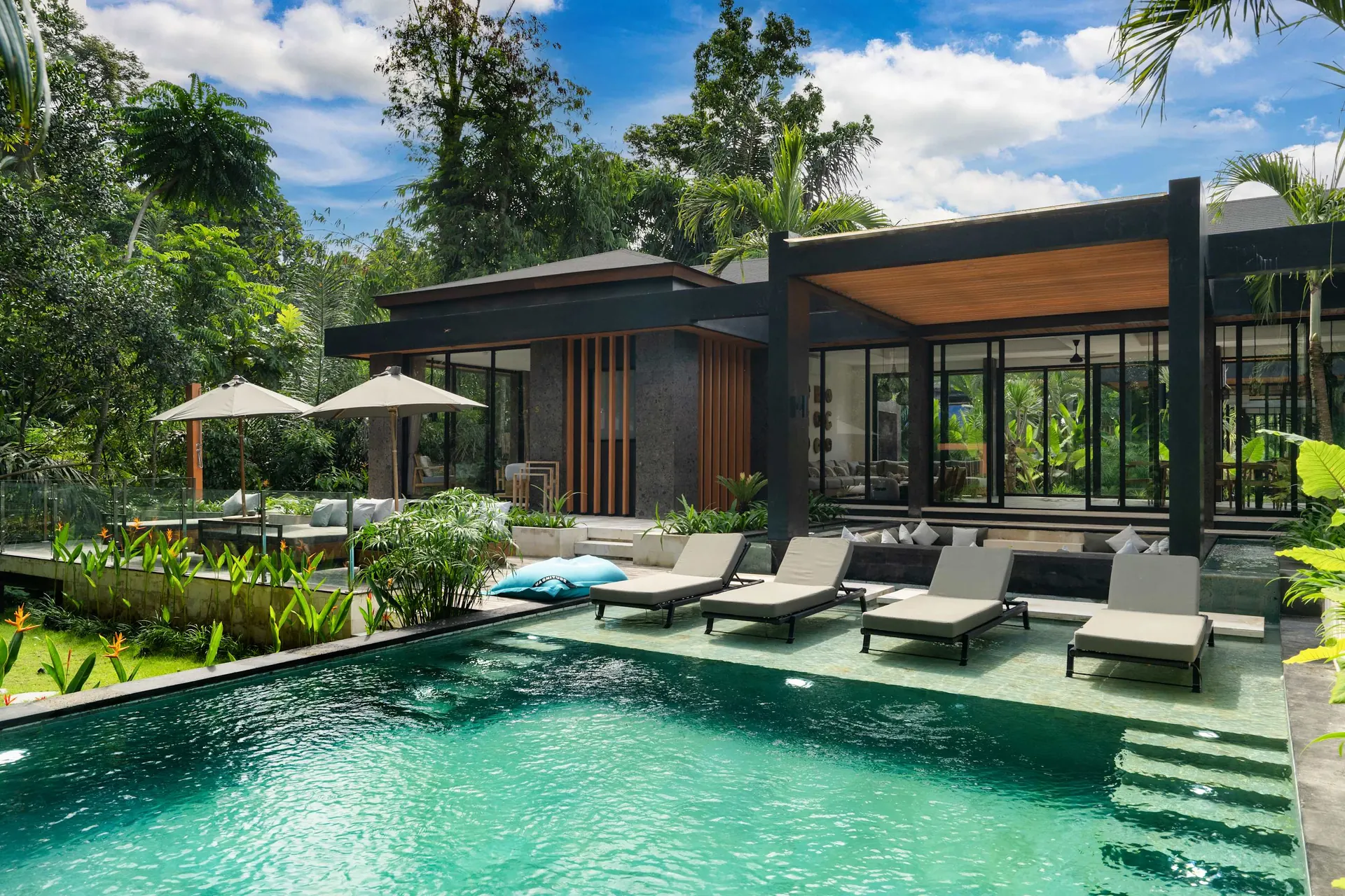 6 BR Tropical-Modern Jungle Retreat Ubud — 6BR Villa Rental in Ubud
