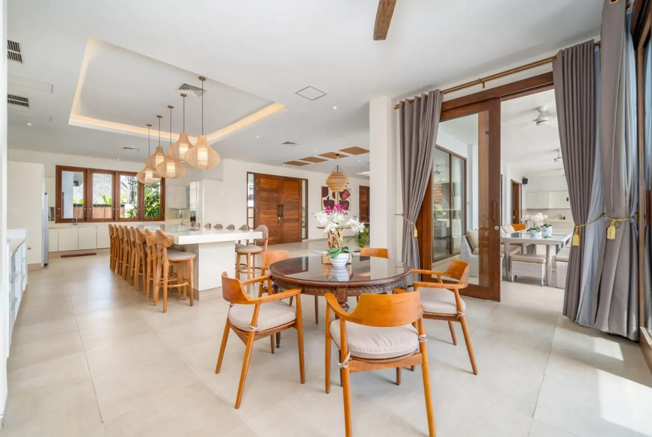 7 BR Tropical Garden Pavilion Villa Canggu — 7BR Villa Rental in Canggu — image 8