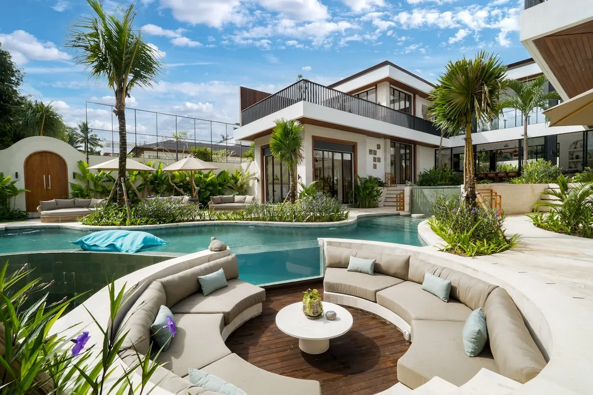 6 BR Tropical-Modern Infinity-Pool Villa Ubud — 6BR Villa Rental in Ubud — image 12