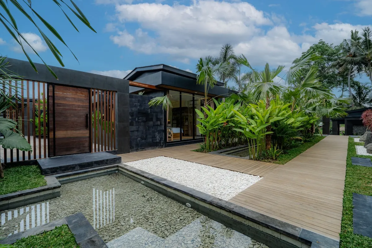 5 BR Rice-Field Infinity-Pool Villa Ubud — 5BR Villa Rental in Ubud — image 4
