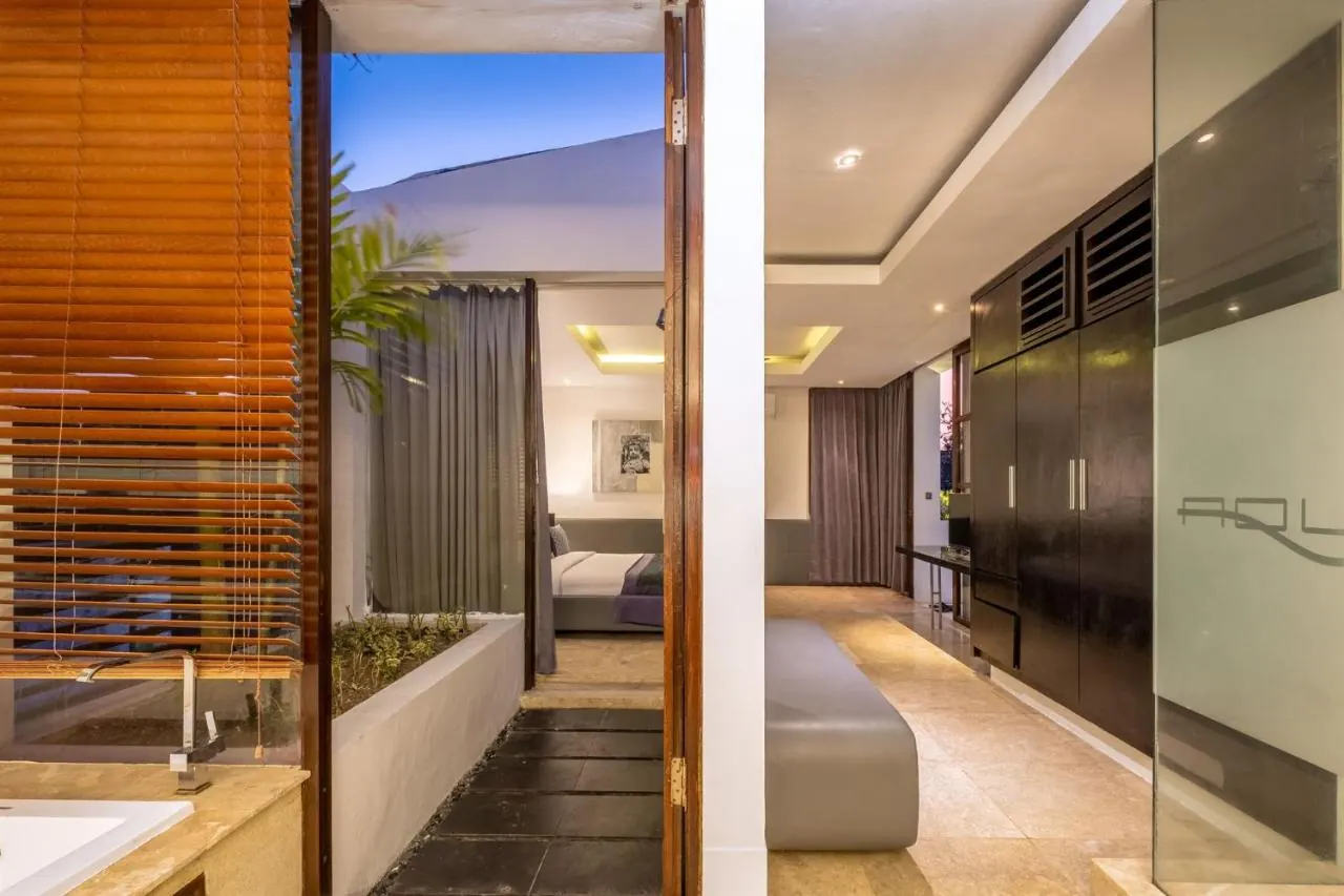 5 BR Walk-to-Beach Modern Villa Seminyak — 5BR Villa Rental in Seminyak — image 17