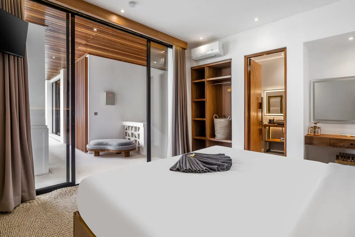 4 BR Tropical-Modern Designer Villa Canggu — 4BR Villa Rental in Canggu — image 18