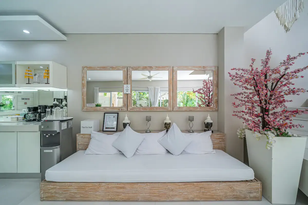 5 BR Walk-to-Beach Family Villa Canggu — 5BR Villa Rental in Canggu — image 18
