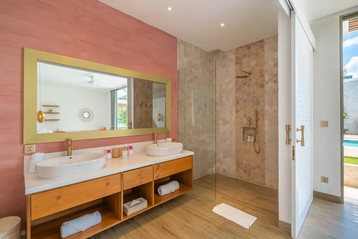 5 BR Beachfront Infinity-Pool Villa Canggu — 5BR Villa Rental in Canggu — image 16