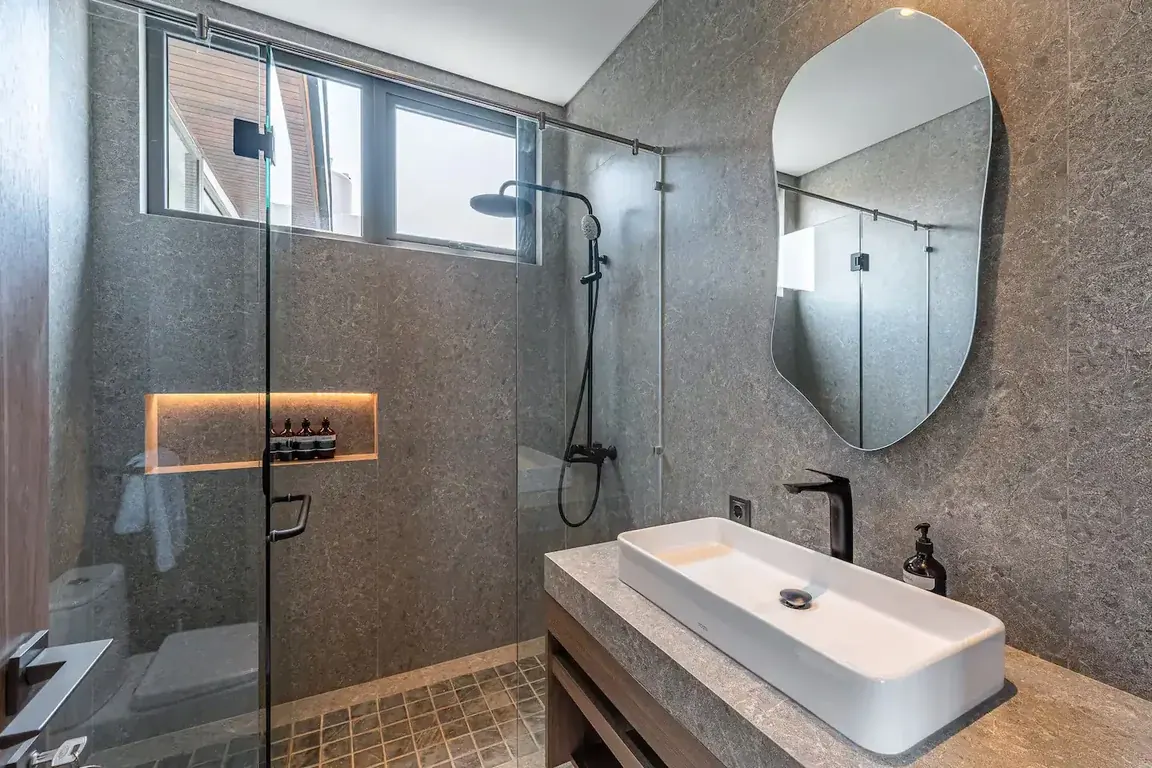 4 BR Beachfront Family Retreat Canggu — 4BR Villa Rental in Canggu — image 11