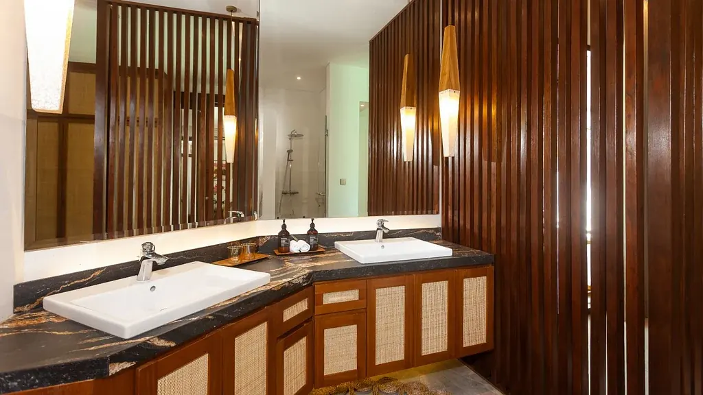 6 BR Balinese Garden Villa Seminyak — 6BR Villa Rental in Seminyak — image 10