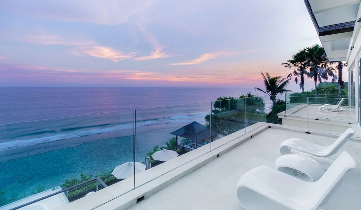 A majestic 5-bedroom cliffside Villa Uluwatu — image 10
