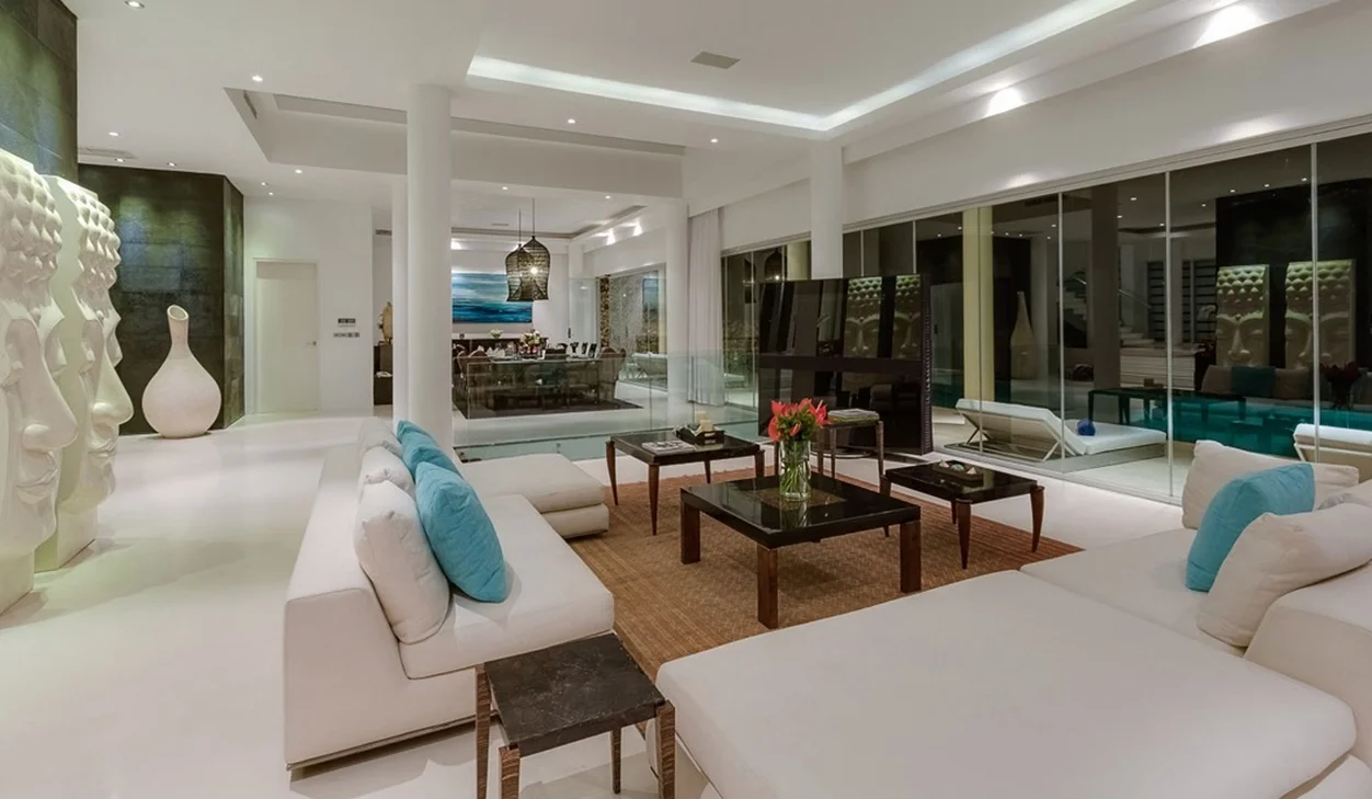 A majestic 5-bedroom cliffside Villa Uluwatu — image 15