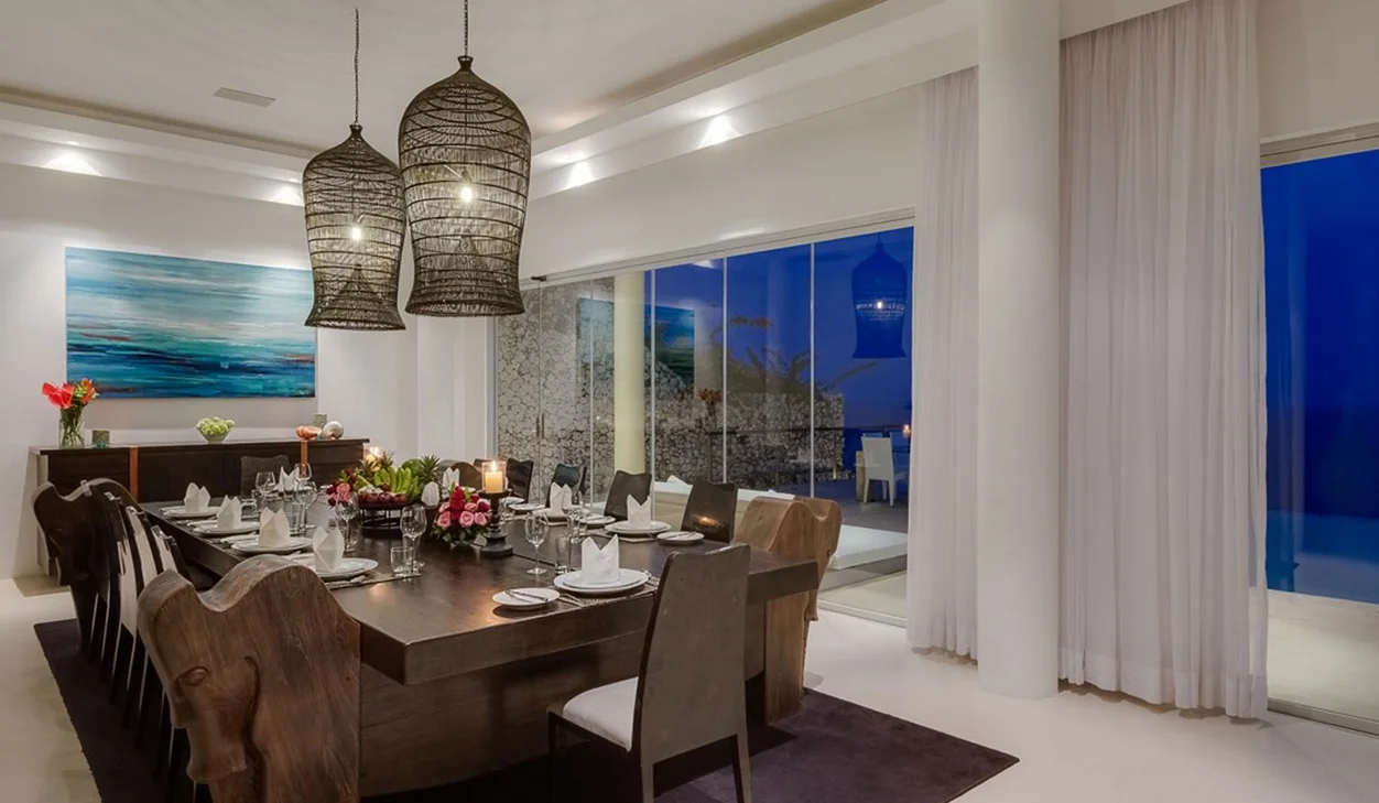 A majestic 5-bedroom cliffside Villa Uluwatu — image 17