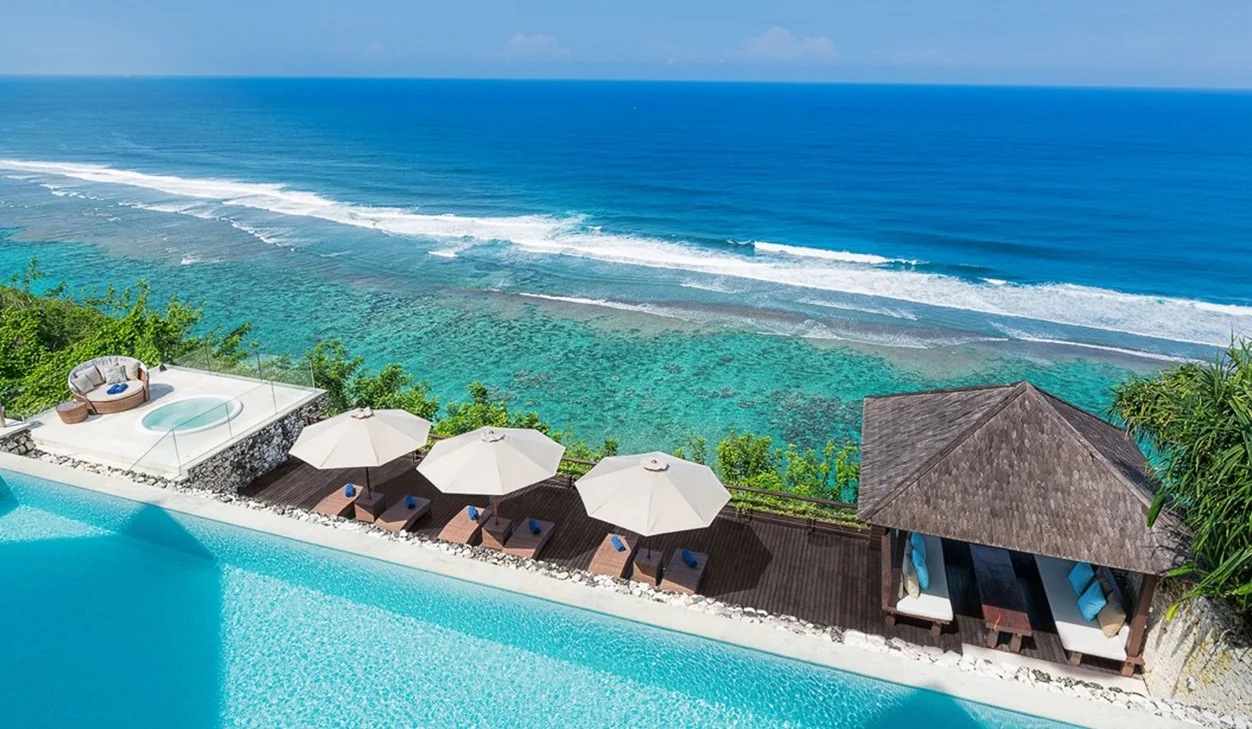 A majestic 5-bedroom cliffside Villa Uluwatu — image 11