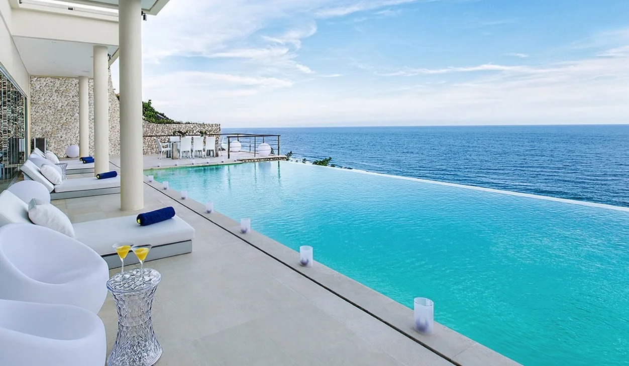 A majestic 5-bedroom cliffside Villa Uluwatu — image 3