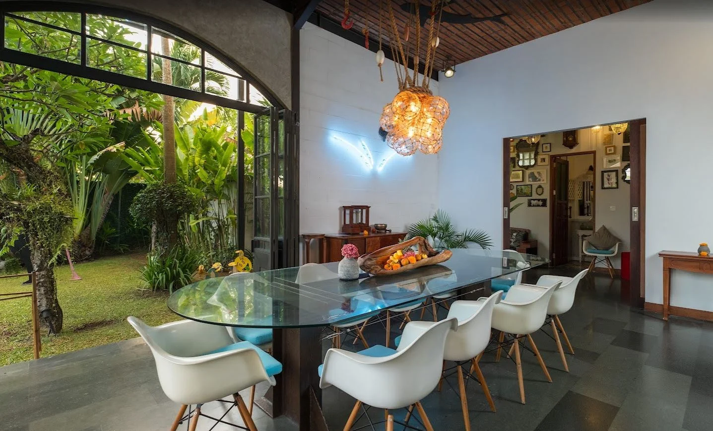 Stylish 6BR Villa Pool in Central Seminyak — image 9