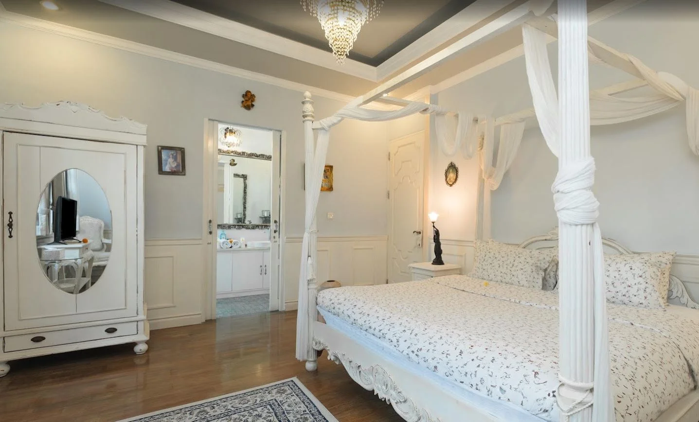 Stylish 6BR Villa Pool in Central Seminyak — image 10