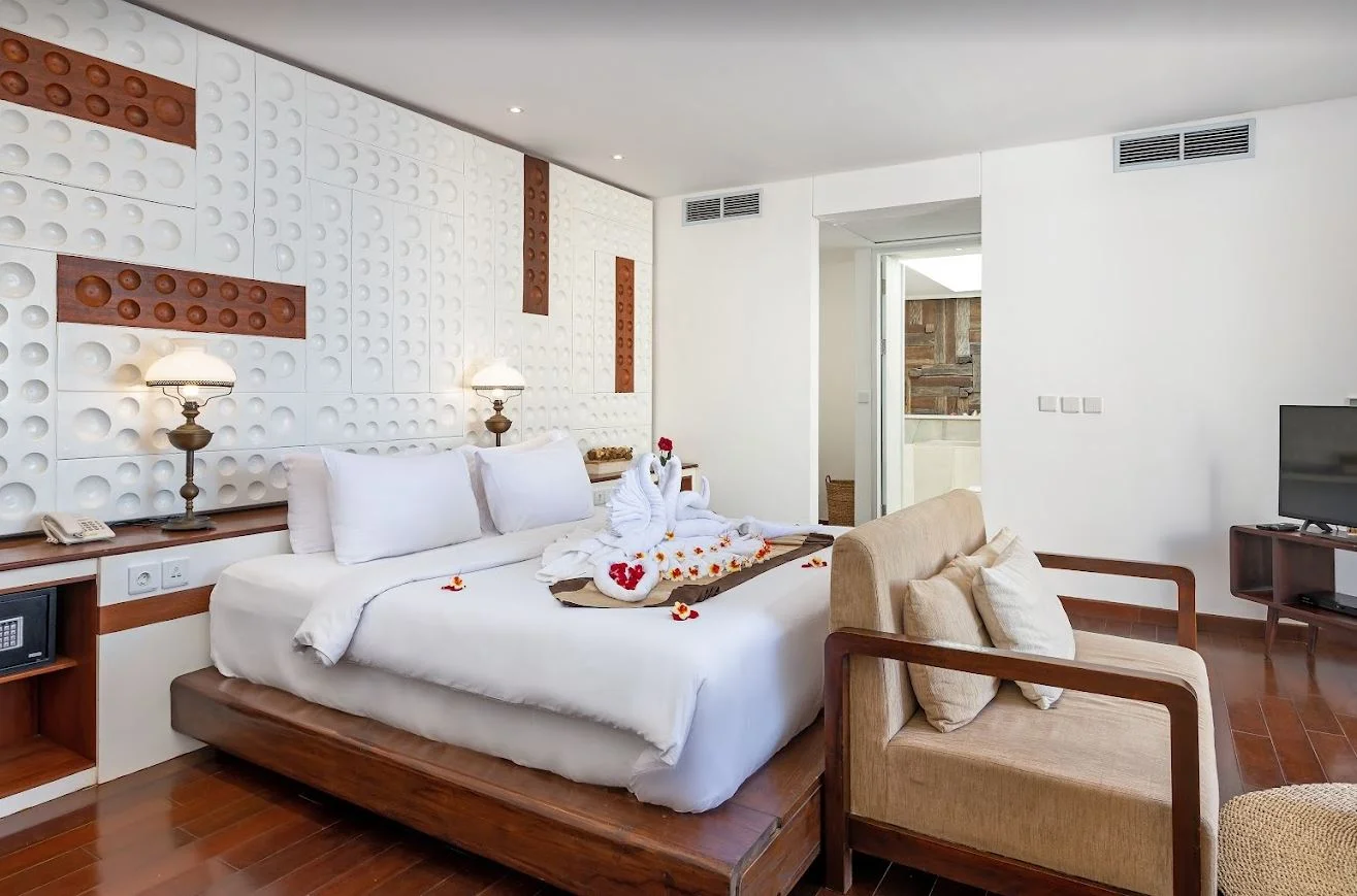 Beachfront 1-Bedroom Villa with Infinity Pool – Batu Belig, Seminyak — image 15