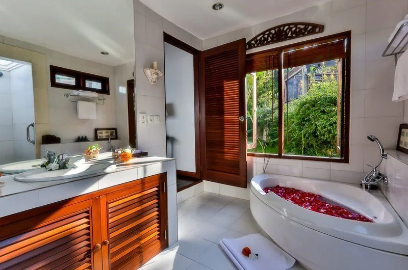 Villa Candidasa BVI41048 – Charming 4-Bedroom Seafront Luxury Villa with Tropical Design in Candidasa, Bali — image 17