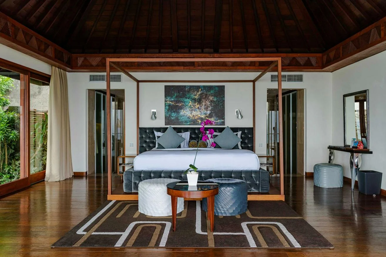 Romantic 1-Bedroom Cliffside Villa with Infinity Ocean Views & Jacuzzi — image 5