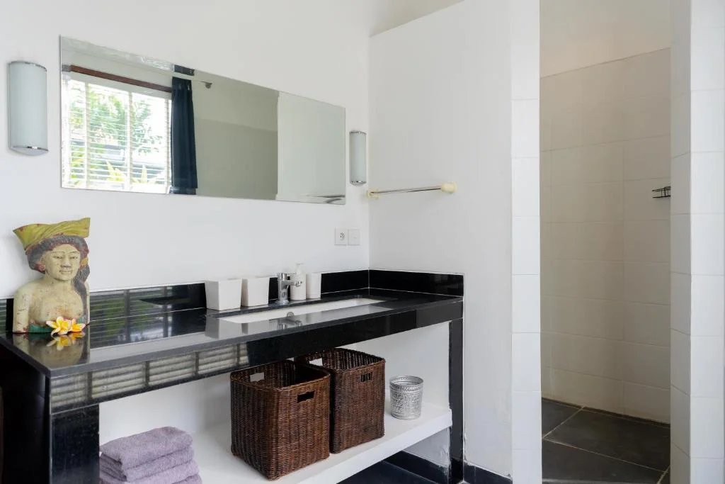 3-Bedroom Private Villa in Canggu – Peaceful Rice Field Views & Spacious Garden — image 17