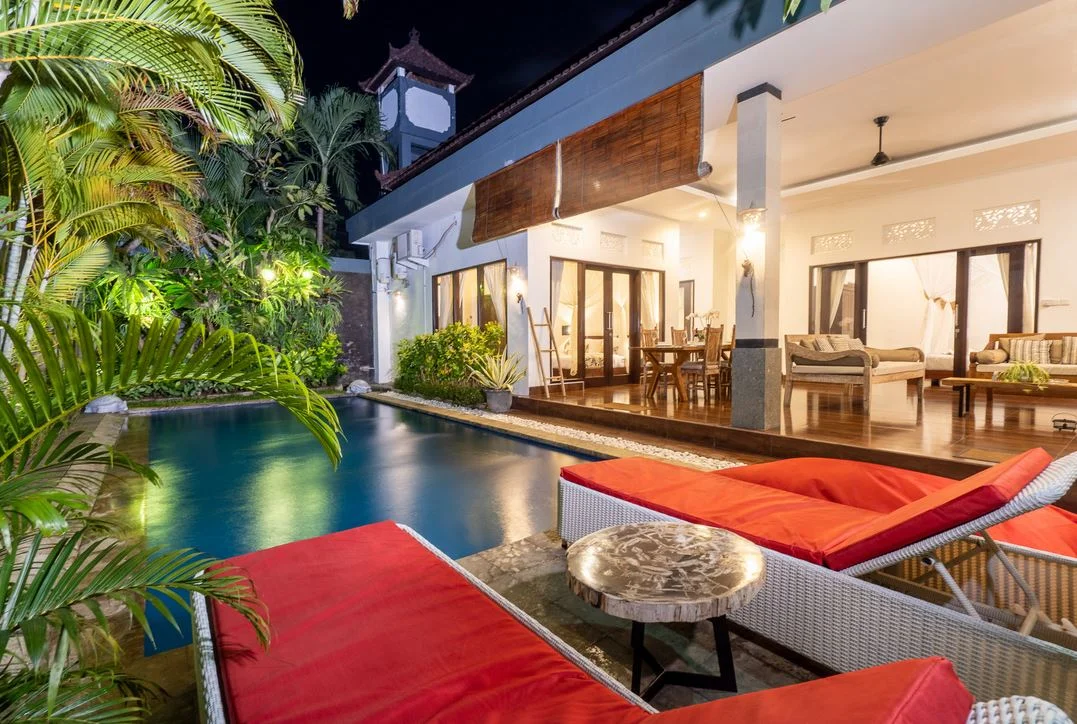 Renovated 3-Bedroom Villa – Central Location Near Beach, Shops & Restaurants — image 4