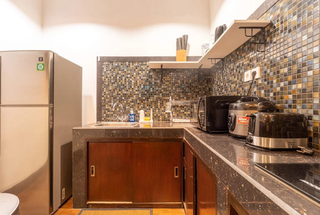 Renovated 3-Bedroom Villa – Central Location Near Beach, Shops & Restaurants — image 6